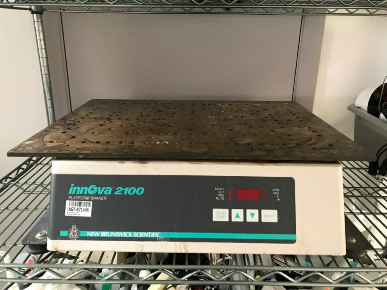 New Brunswick Scientific Innova 2100 Benchtop Platform Shaker ...