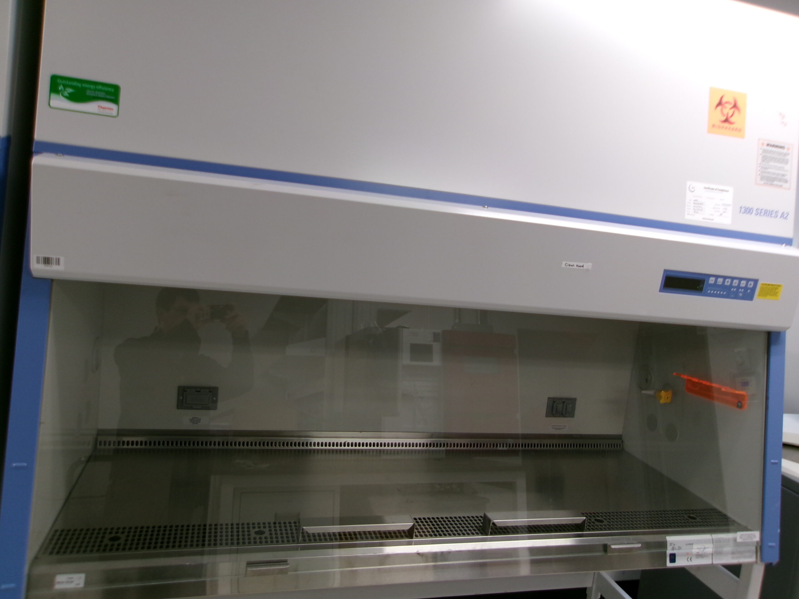 thermo 1300 Biosafety Cabinet